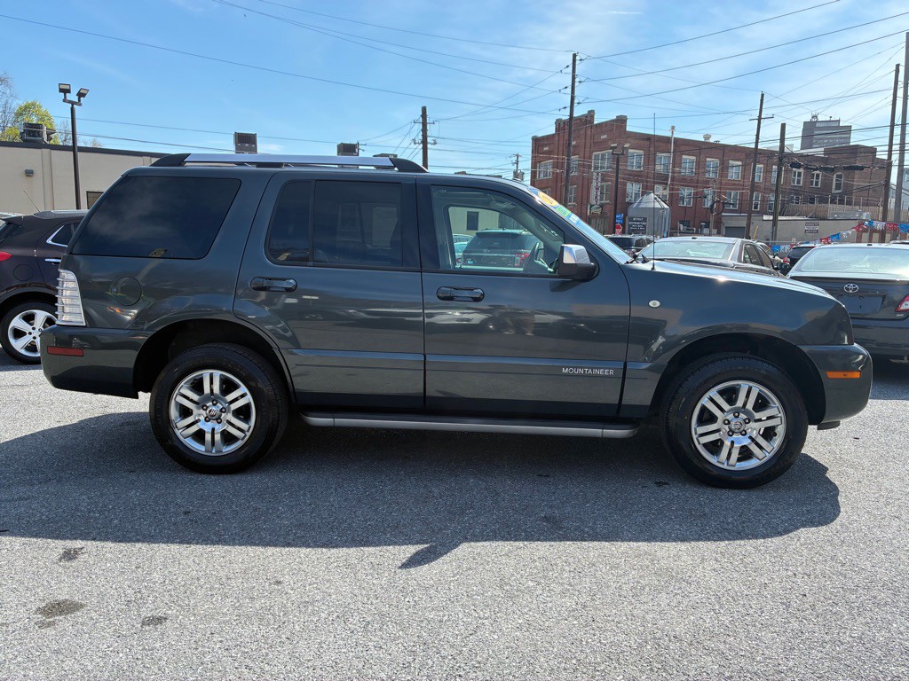 2010 Mercury Mountaineer Image 6