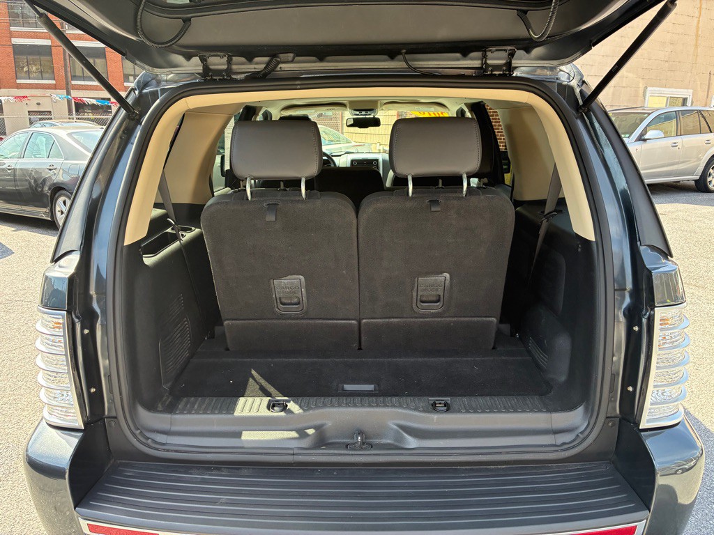 2010 Mercury Mountaineer Image 12