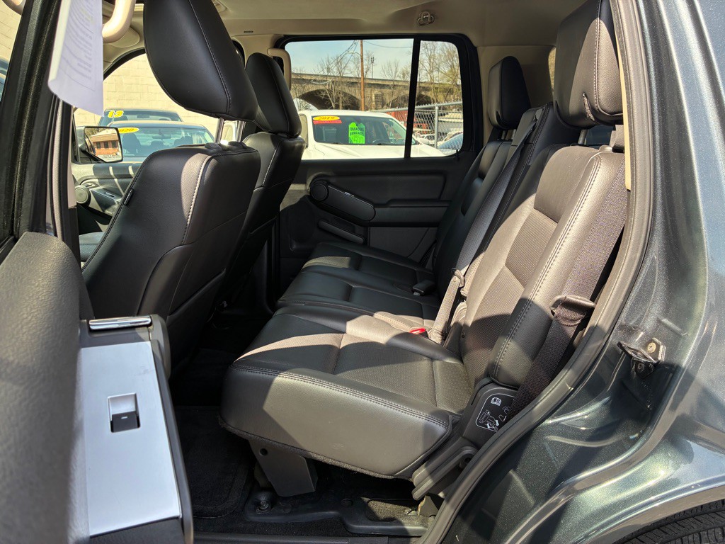 2010 Mercury Mountaineer Image 13