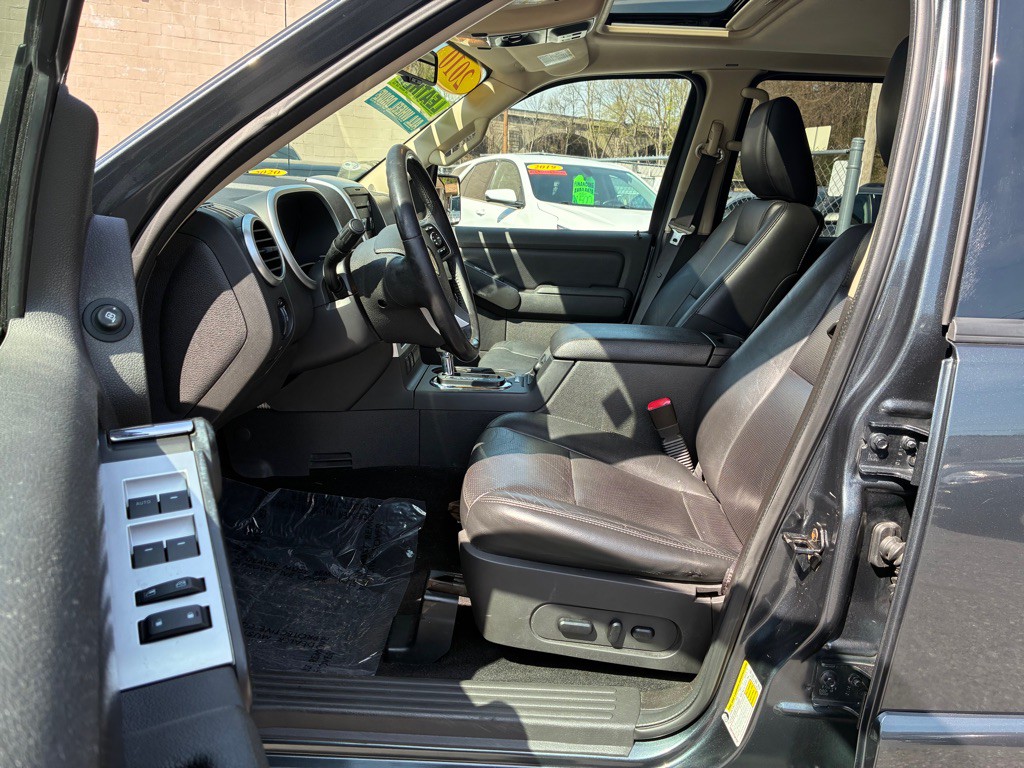 2010 Mercury Mountaineer Image 14