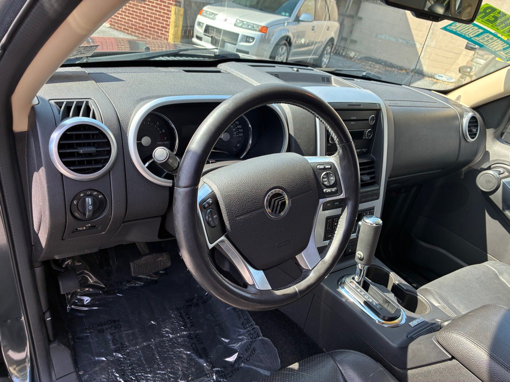2010 Mercury Mountaineer Image 15