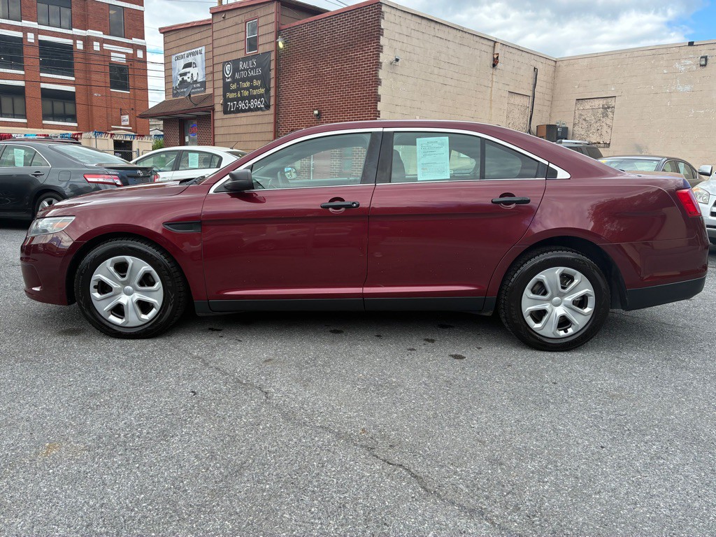 2017 Ford Taurus Image 2