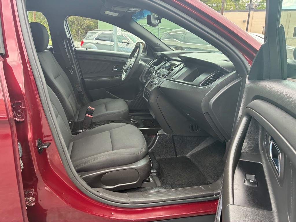 2017 Ford Taurus Image 9