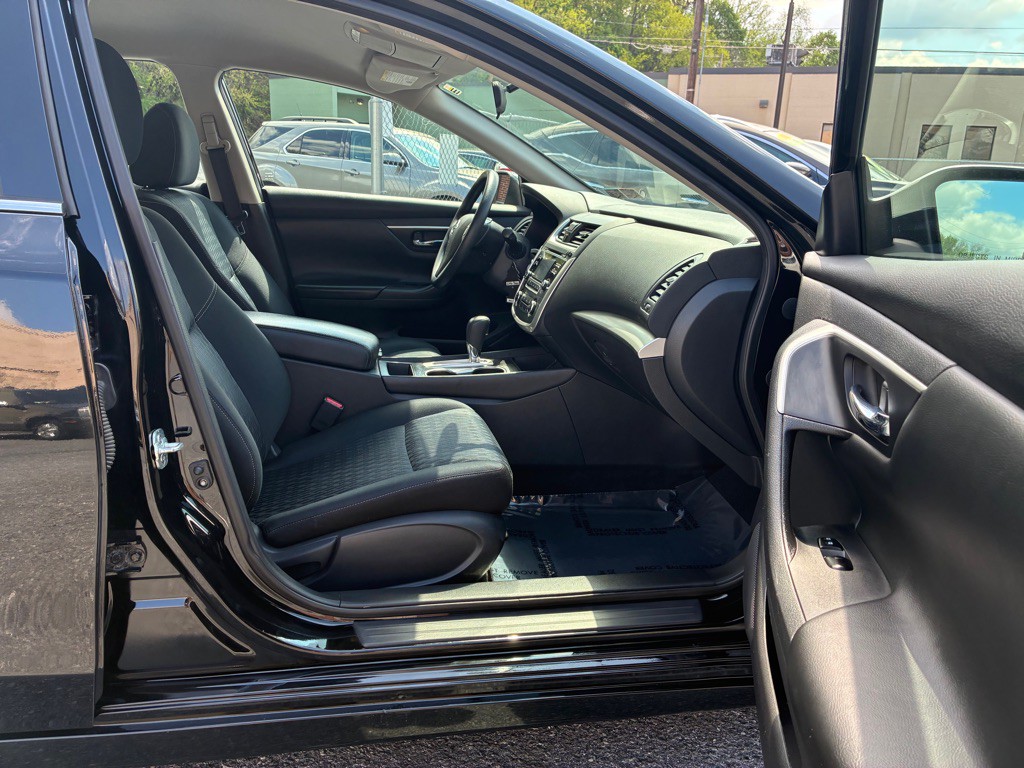 2018 Nissan Altima Image 10