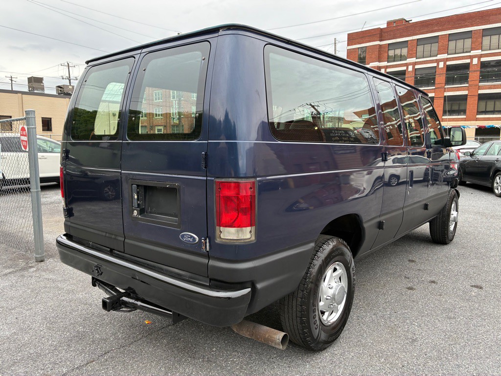 2005 Ford Econoline Image 4