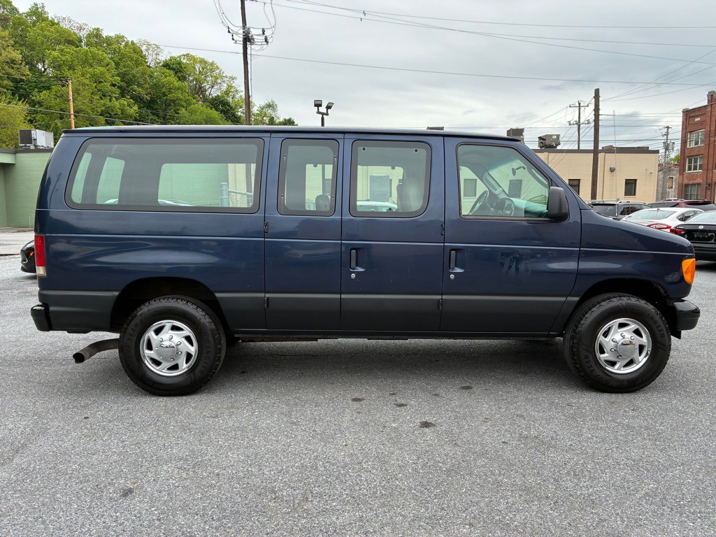 2005 Ford Econoline Image 5