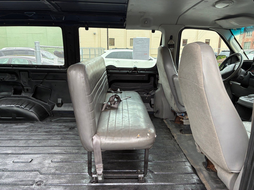 2005 Ford Econoline Image 9