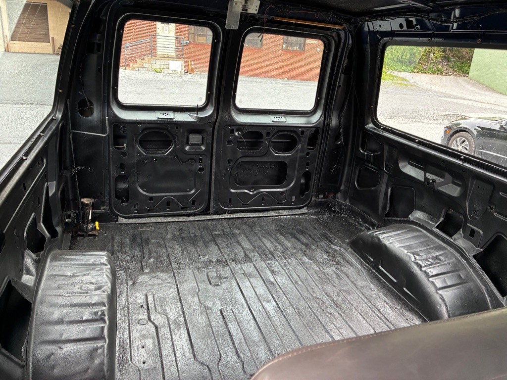 2005 Ford Econoline Image 10