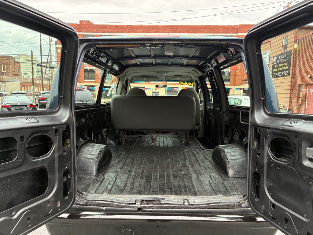 2005 Ford Econoline Image 11