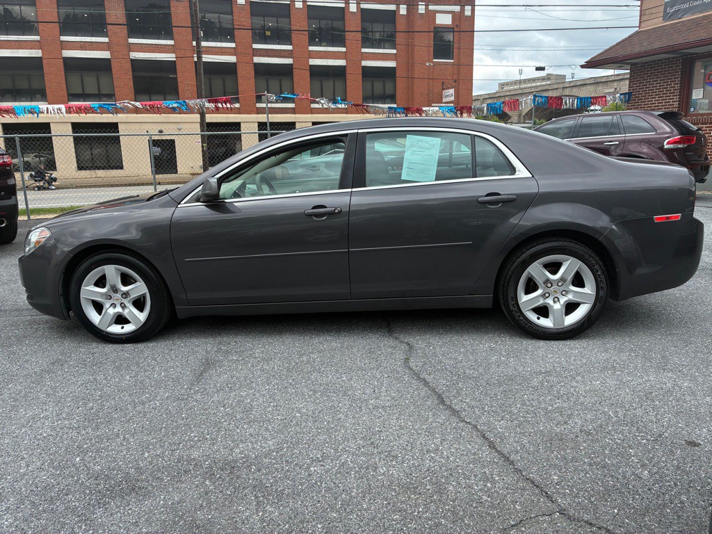 2012 Chevrolet Malibu Image 2