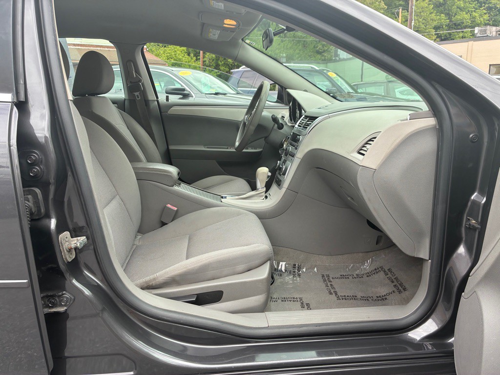 2012 Chevrolet Malibu Image 9
