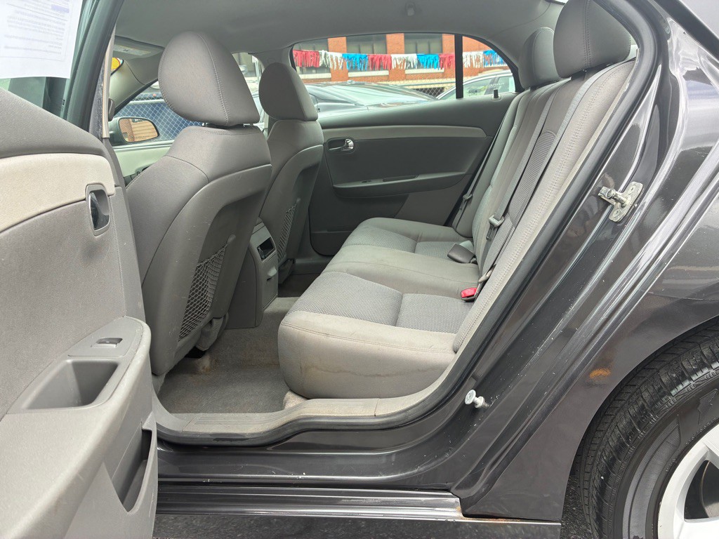 2012 Chevrolet Malibu Image 12