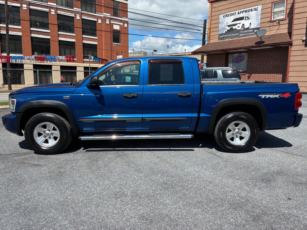 2010 Dodge Dakota Image 2