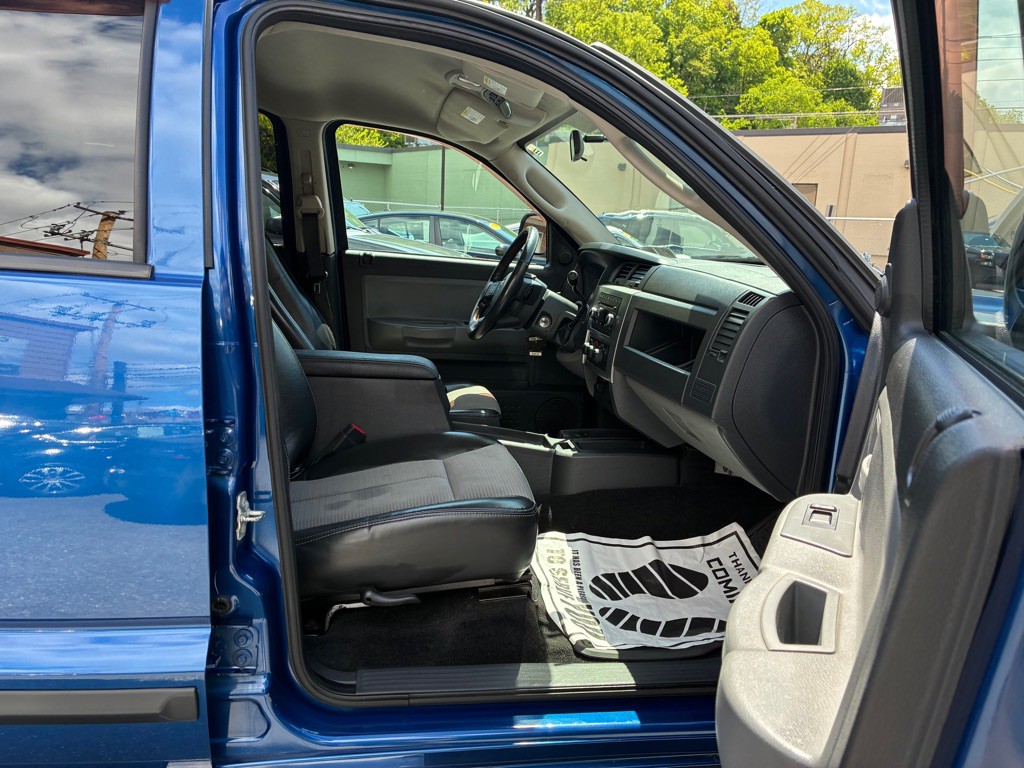 2010 Dodge Dakota Image 9
