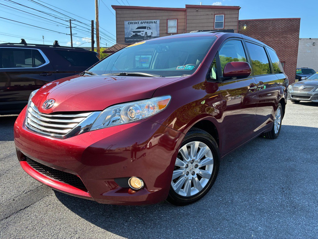 2012 Toyota Sienna Image 1