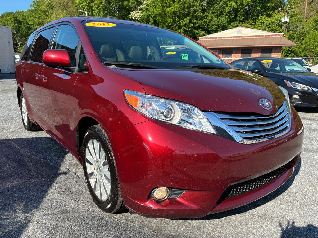 2012 Toyota Sienna Image 7