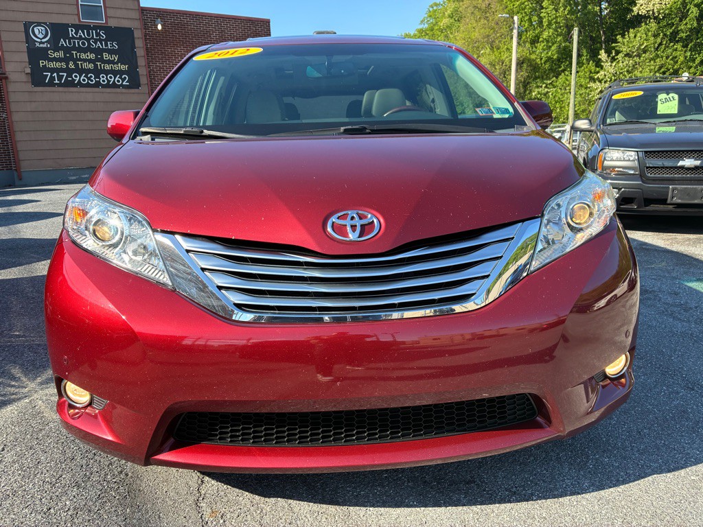 2012 Toyota Sienna Image 8