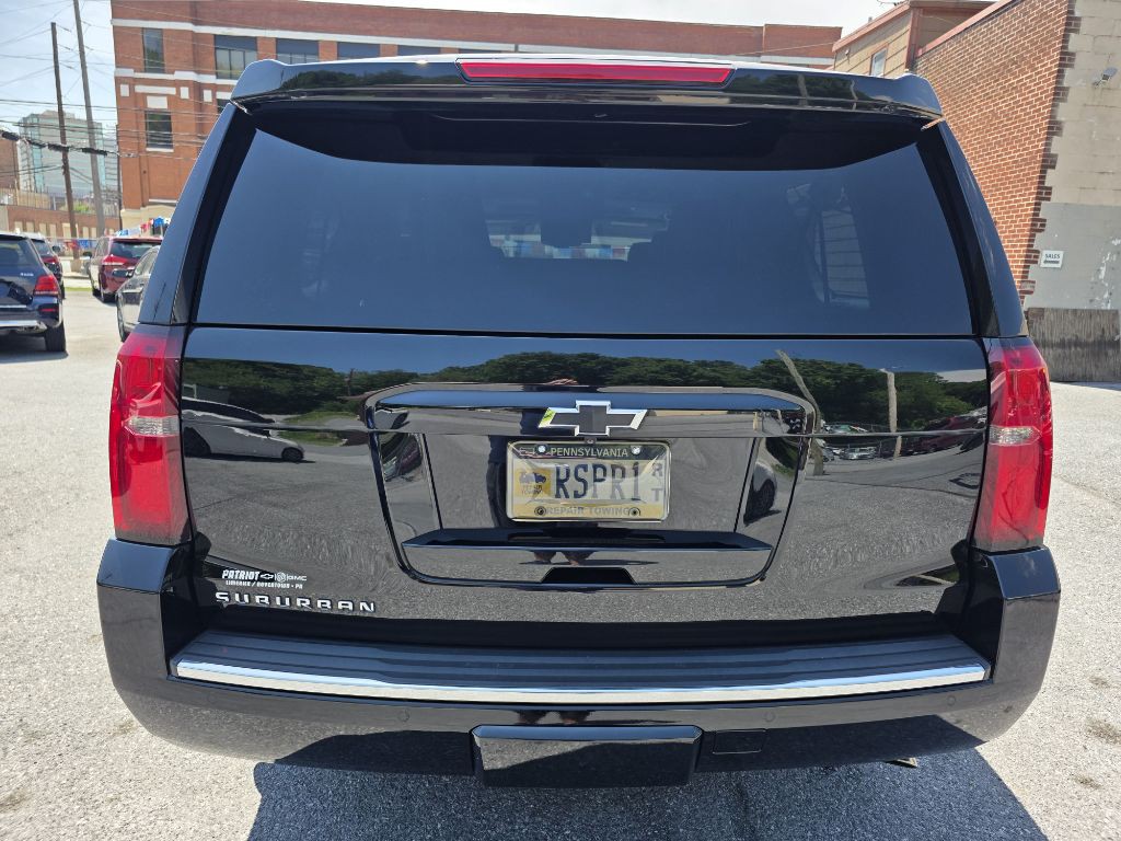 2016 Chevrolet Suburban Image 4