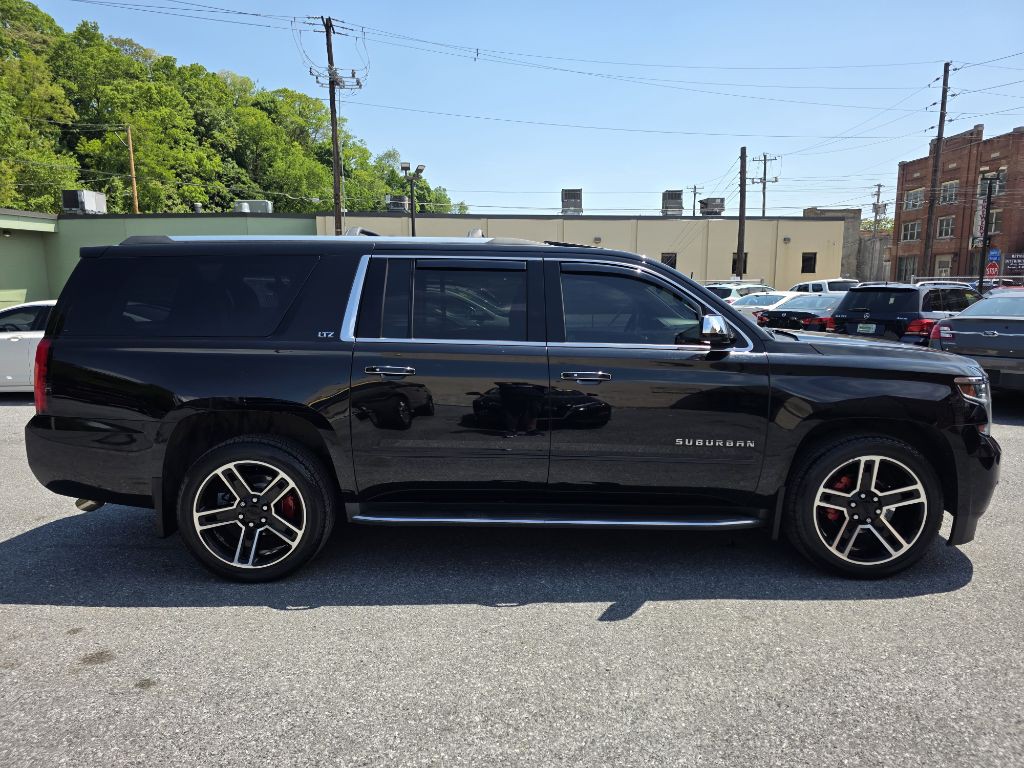 2016 Chevrolet Suburban Image 6