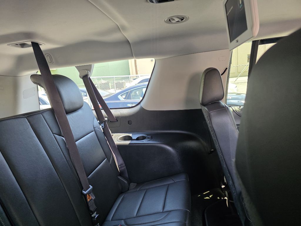 2016 Chevrolet Suburban Image 14