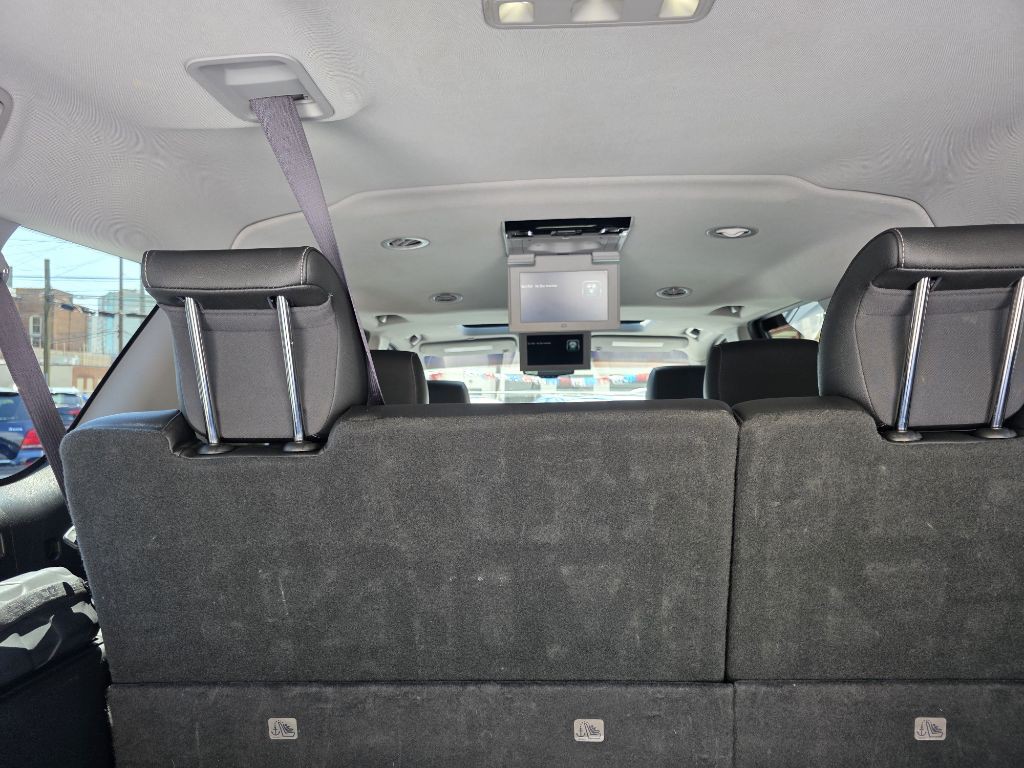 2016 Chevrolet Suburban Image 16