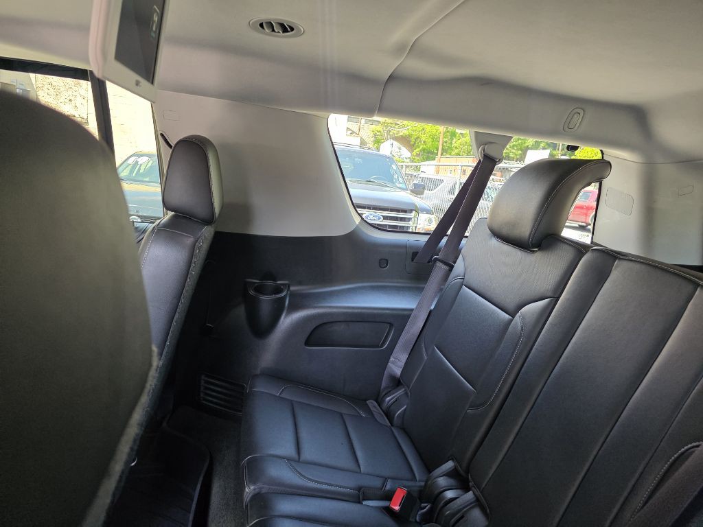 2016 Chevrolet Suburban Image 18