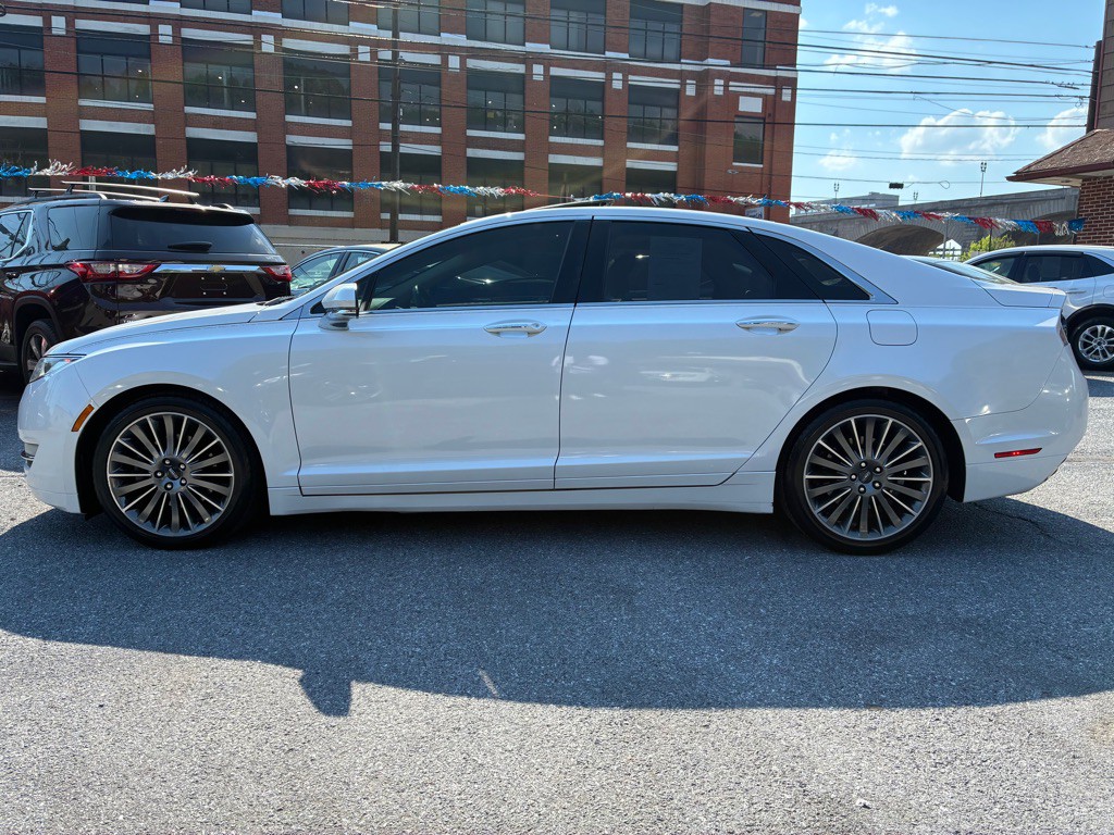 2013 Lincoln MKZ Image 2