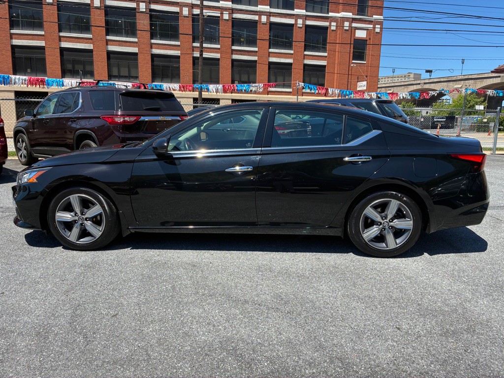 2019 Nissan Altima Image 2