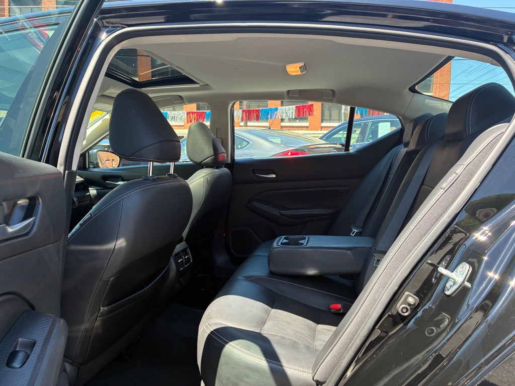 2019 Nissan Altima Image 12