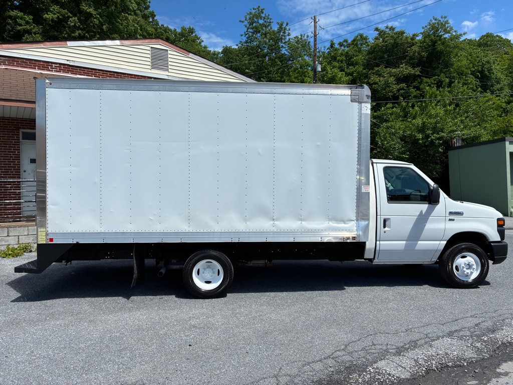 2016 Ford Econoline Image 6