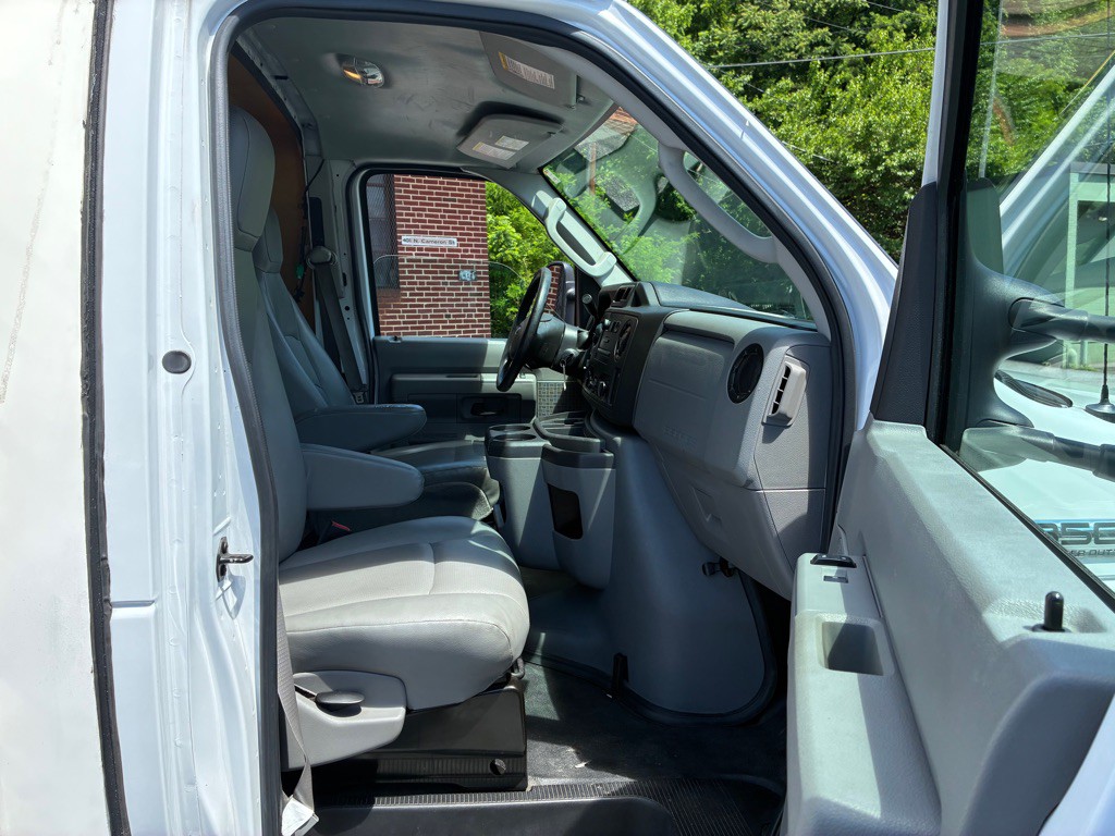 2016 Ford Econoline Image 9