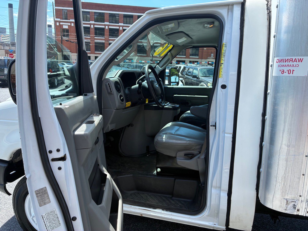 2016 Ford Econoline Image 14