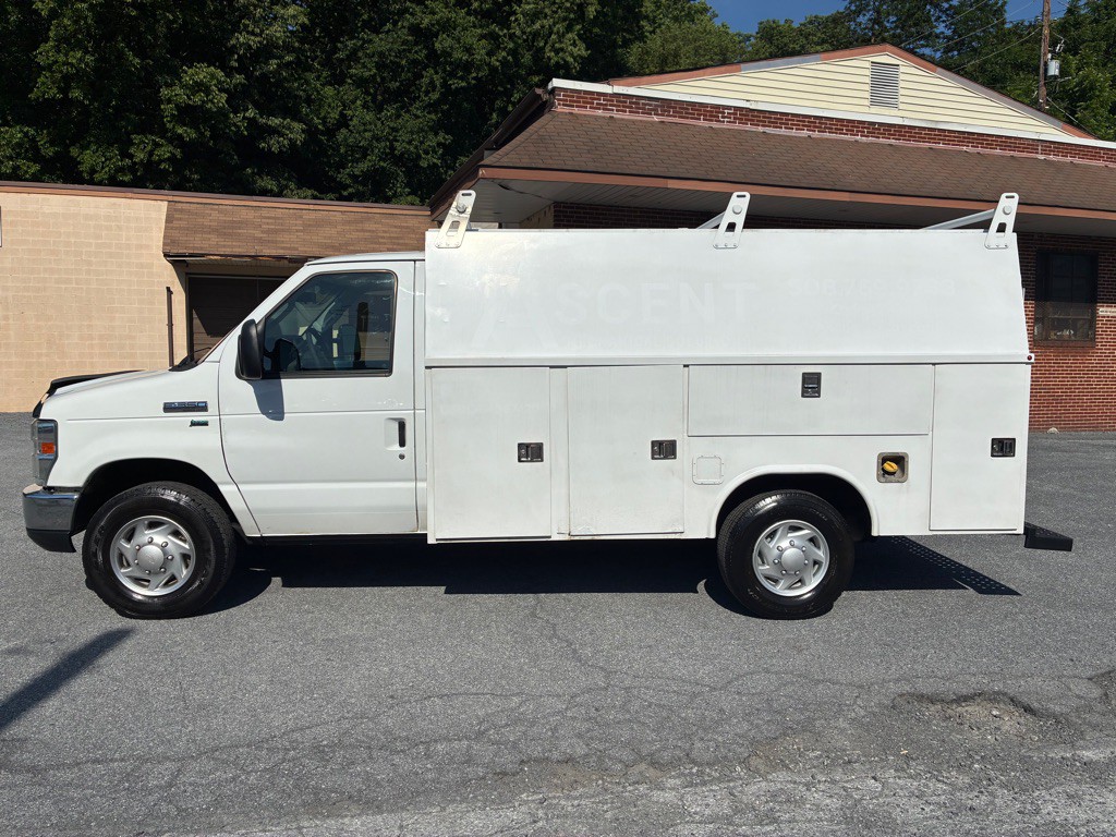 2015 Ford Econoline Image 2