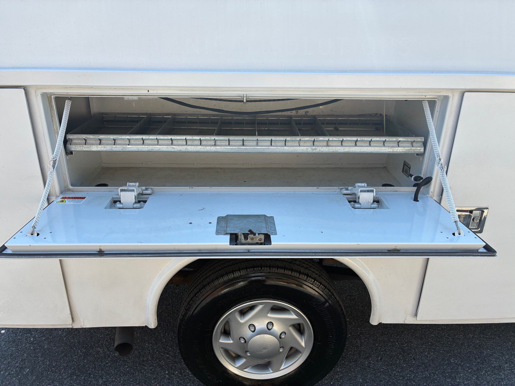 2015 Ford Econoline Image 12