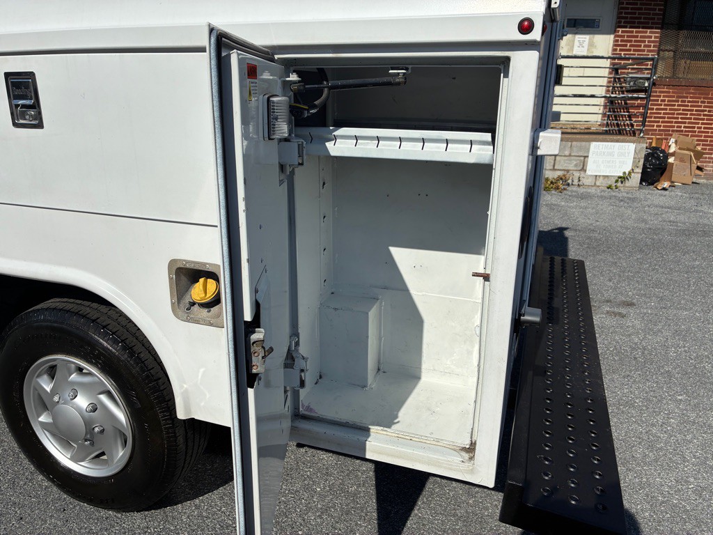 2015 Ford Econoline Image 16