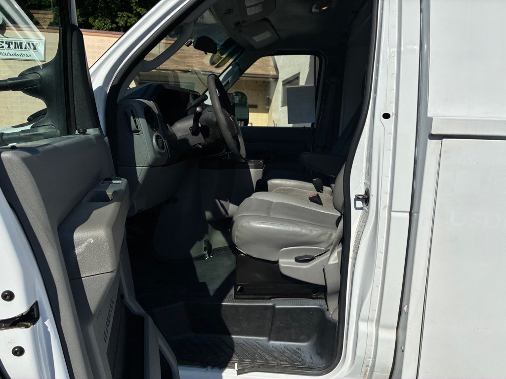 2015 Ford Econoline Image 17