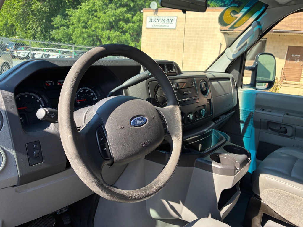 2015 Ford Econoline Image 18