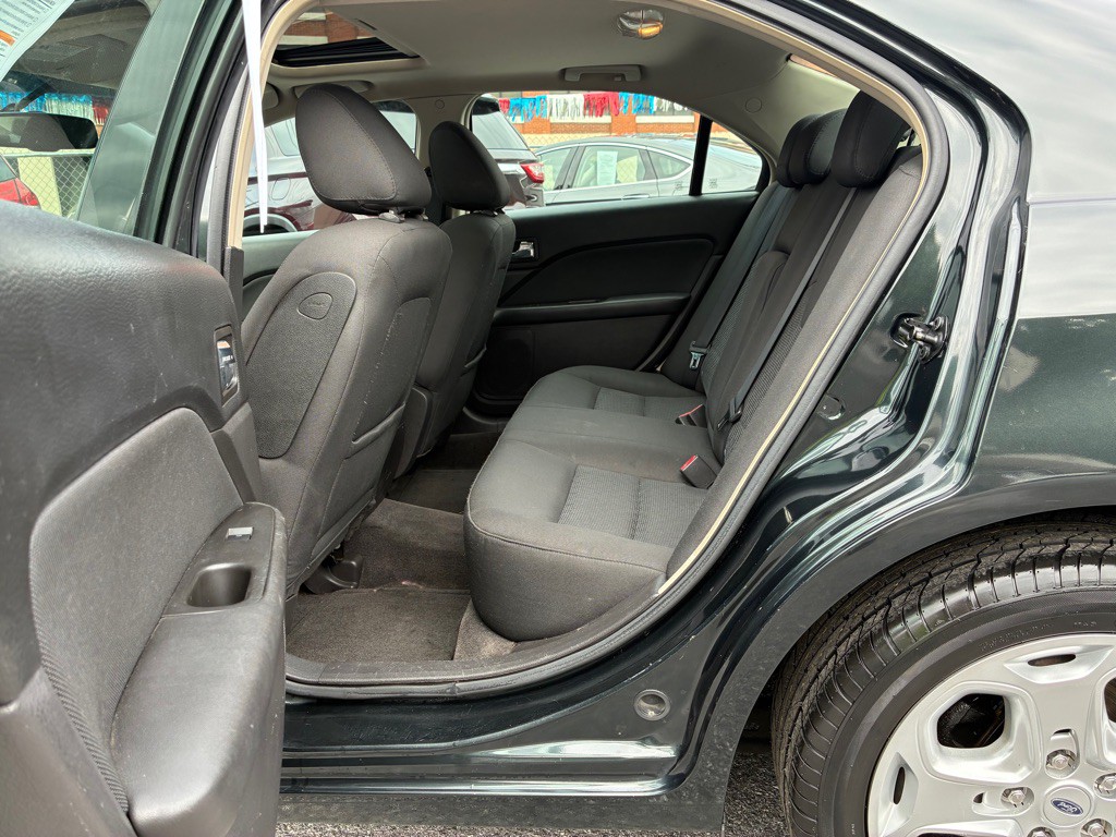 2010 Ford Fusion Image 12