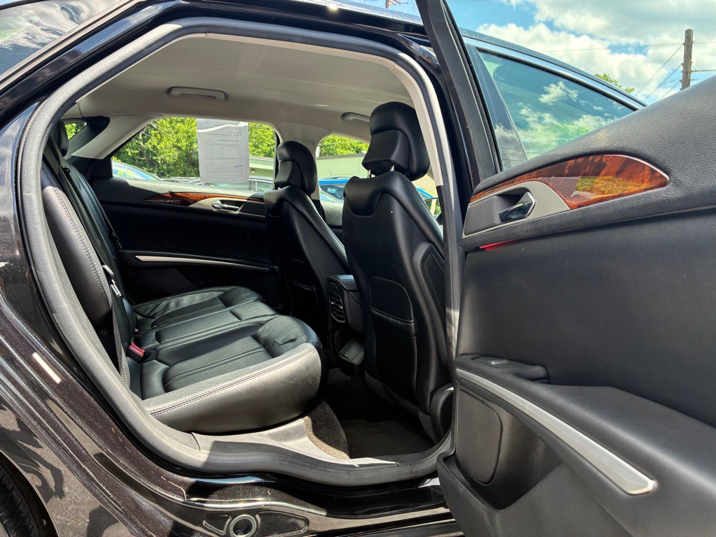 2015 Lincoln MKZ Image 10