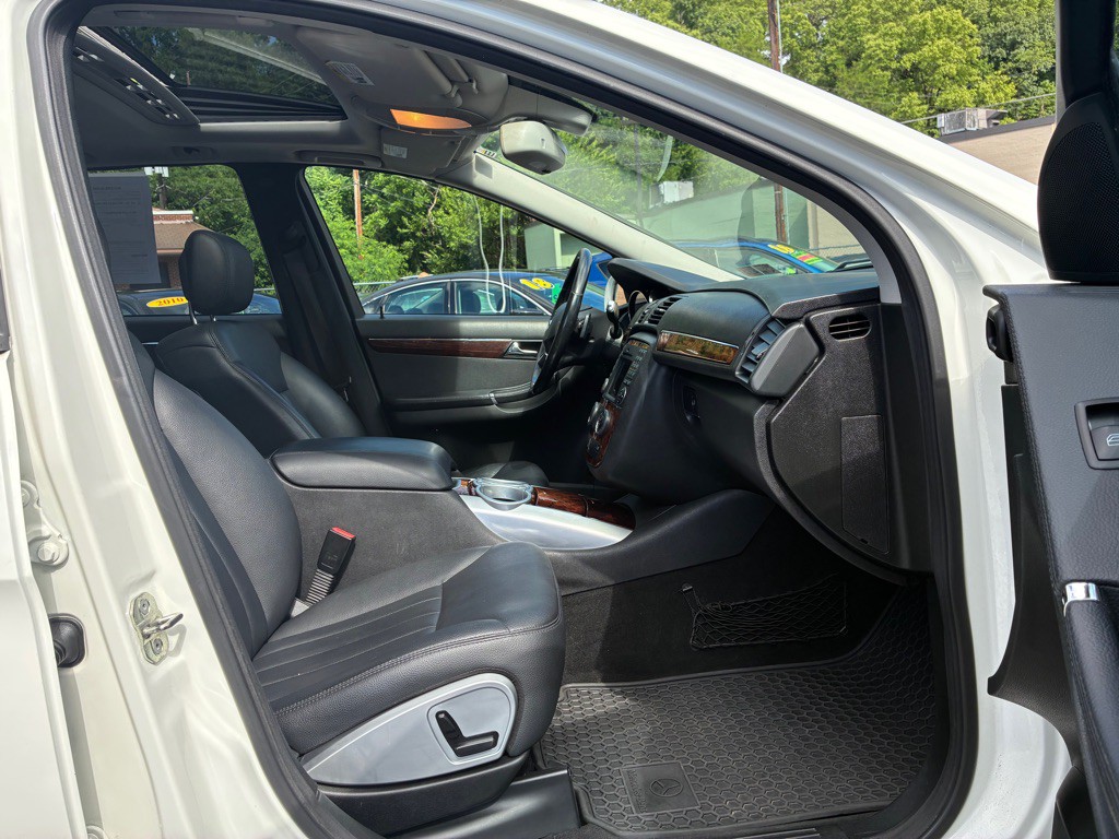 2010 Mercedes-Benz R-Class Image 9