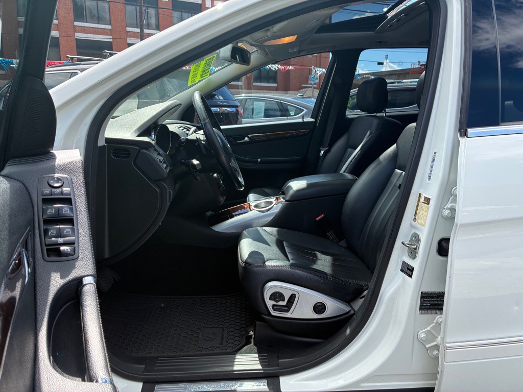 2010 Mercedes-Benz R-Class Image 16