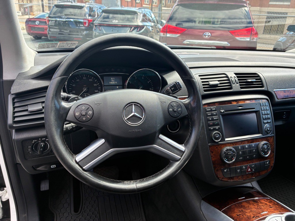 2010 Mercedes-Benz R-Class Image 17