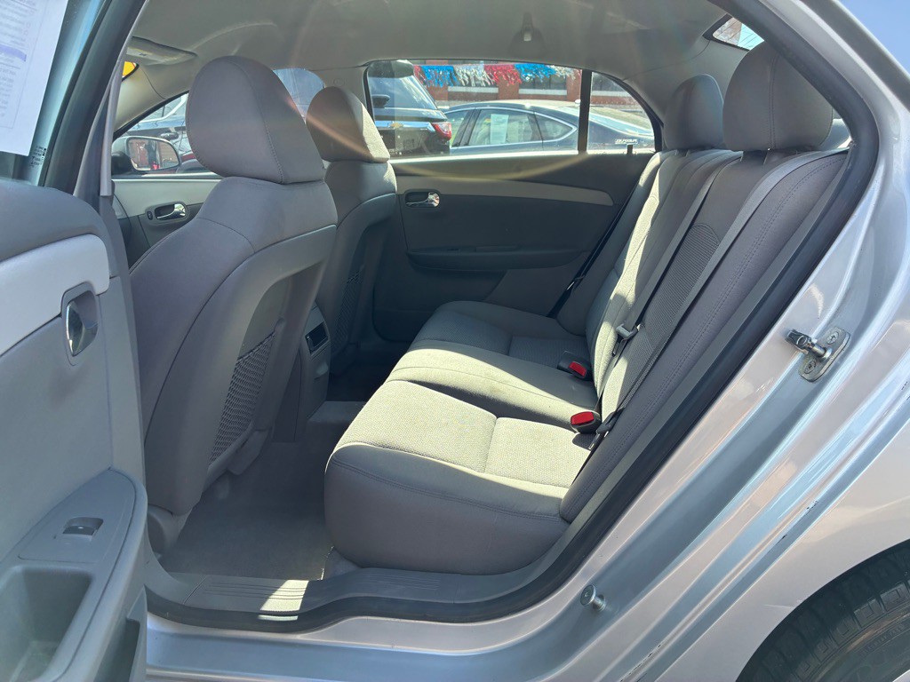 2012 Chevrolet Malibu Image 12