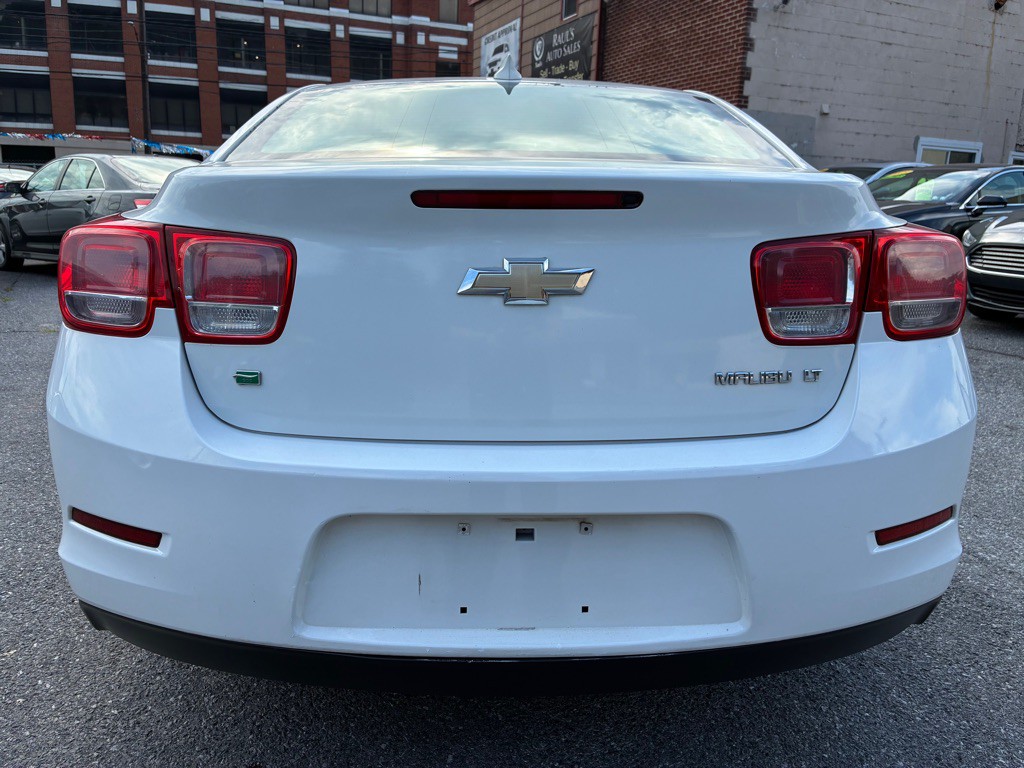 2016 Chevrolet Malibu Image 4
