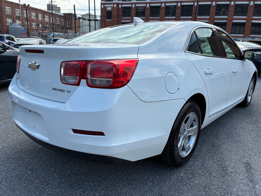 2016 Chevrolet Malibu Image 5