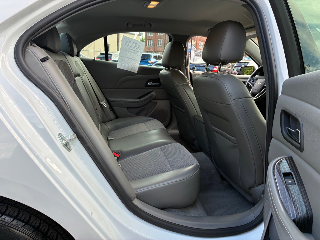 2016 Chevrolet Malibu Image 10