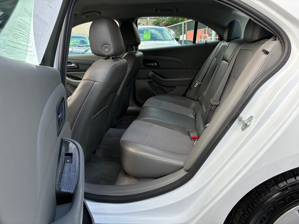 2016 Chevrolet Malibu Image 12