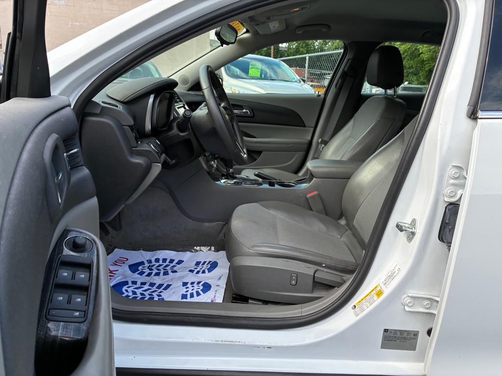 2016 Chevrolet Malibu Image 14