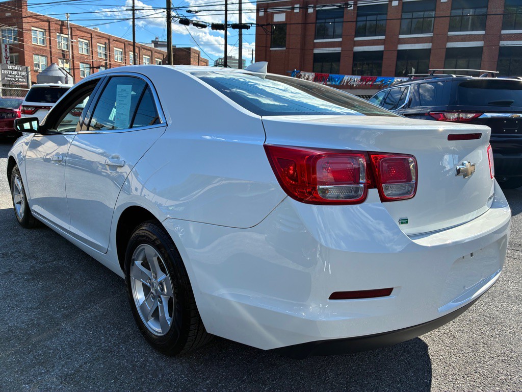 2016 Chevrolet Malibu Image 3