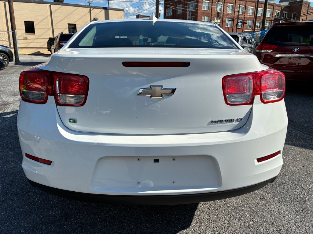 2016 Chevrolet Malibu Image 4